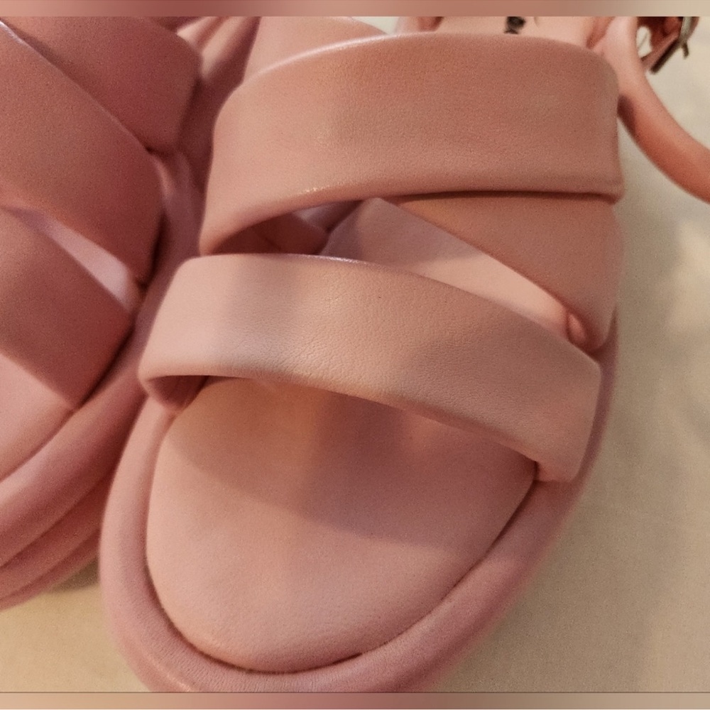 NWOT Free People Harper
Flatform Chunky Pink Platform
Sandals - Picture 4 of 6